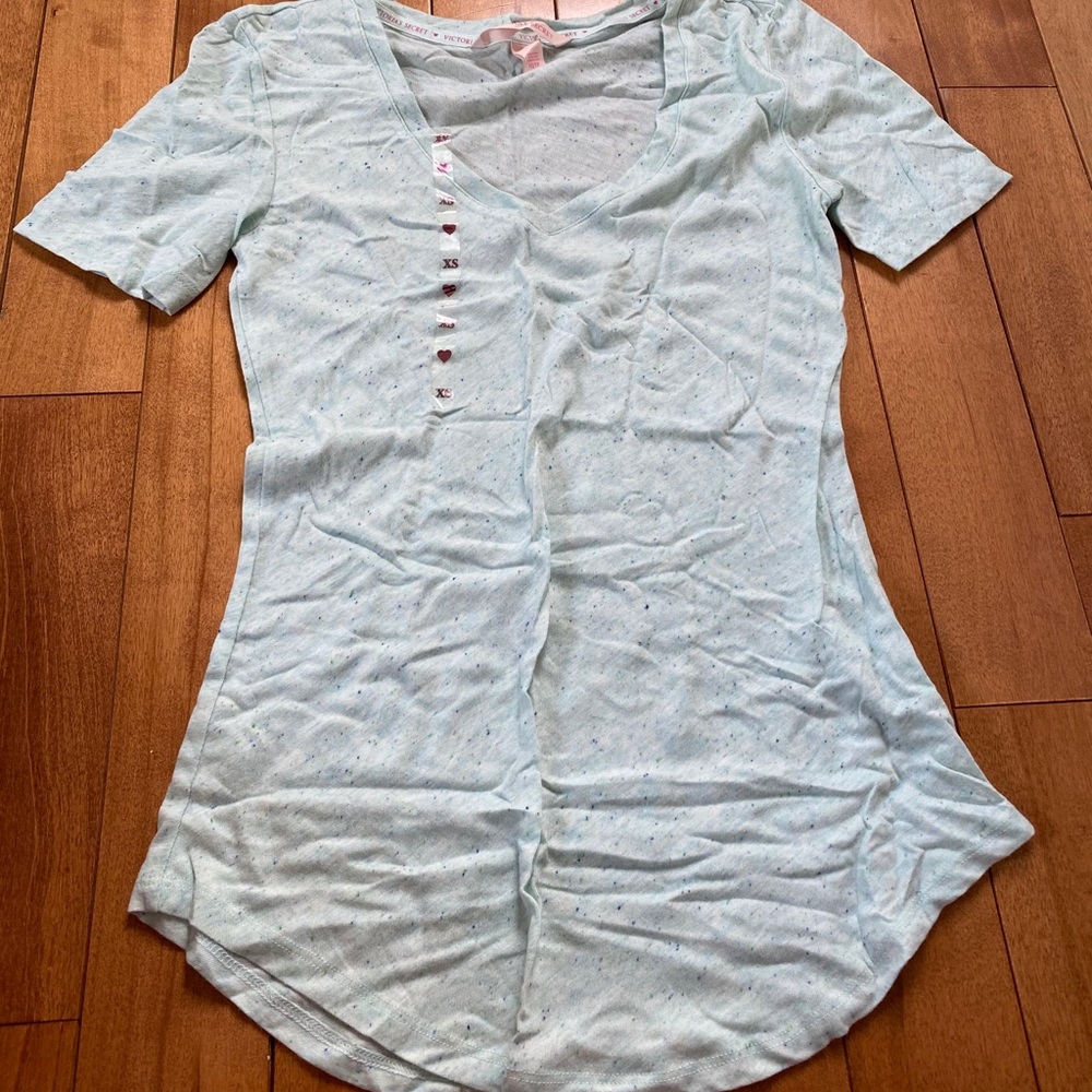 VICTORIA SECRET New V Neck Speckled T Shirt